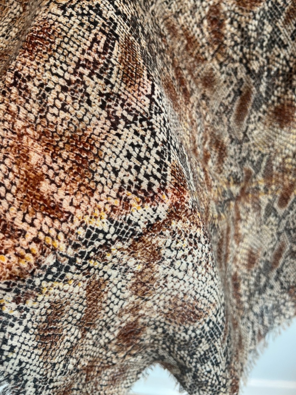 Aritzia/Auxillary 100% Wool Lightweight Blanket Scarf Snakeskin Print 62"x52" - Picture 5 of 9